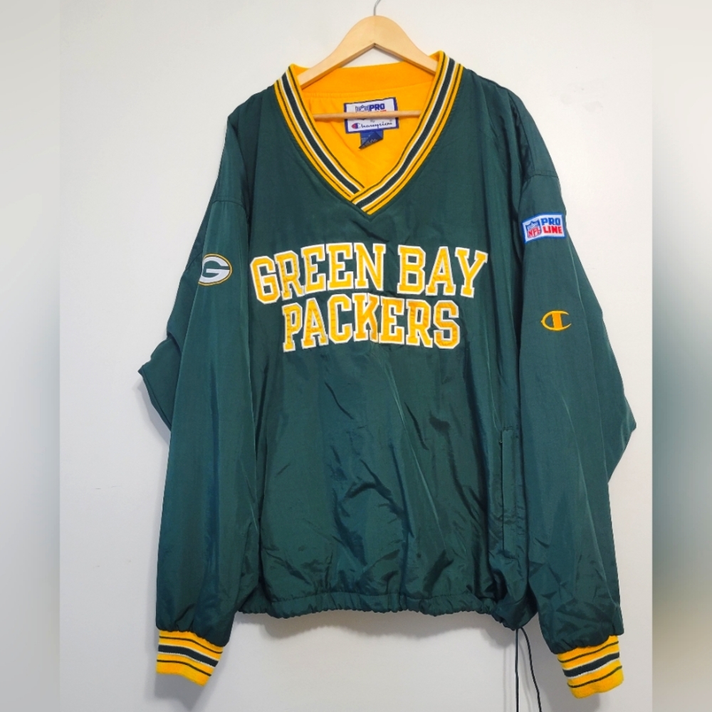 Vintage 90s Champion Greenbay edition pull over windbreaker.